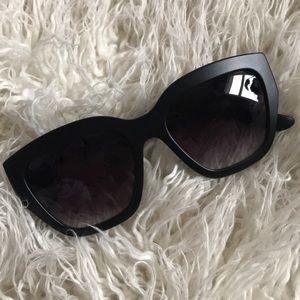 STEVE MADDEN sunglasses